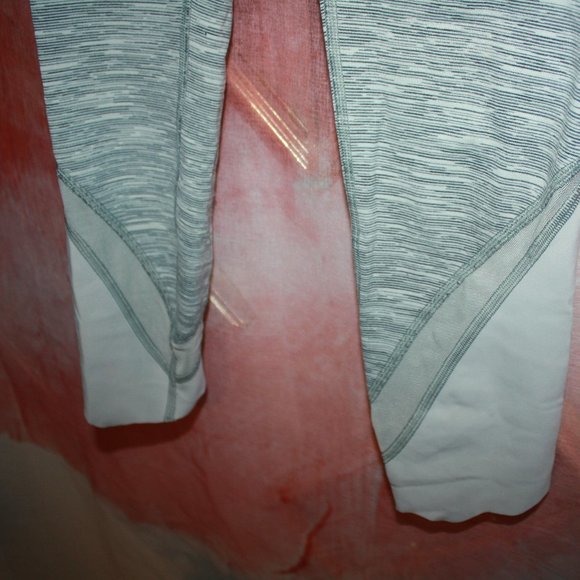 Lululemon Striped Gray & White Leggings 🌵 4 - Picture 4 of 12